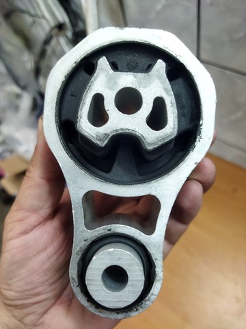 AE8Z6068C Ford Подушка (опора) двигателя задняя