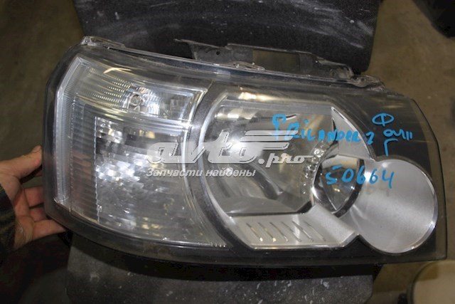 Фара правая Land Rover LR001560