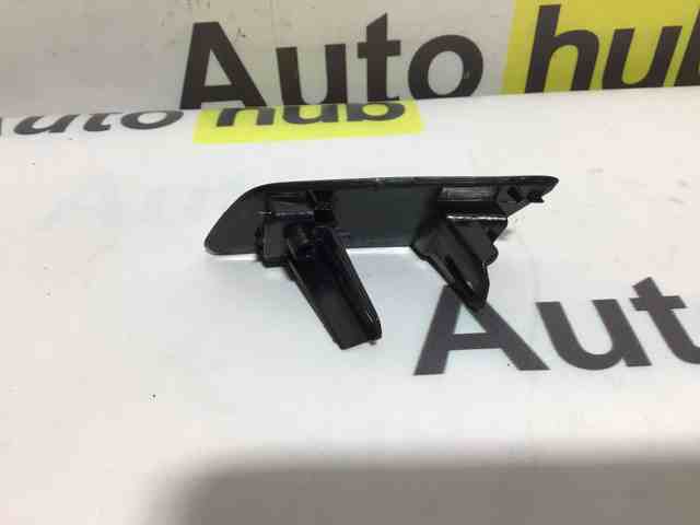 Купить LR099324 Land Rover Накладка форсунки омывателя фары передней