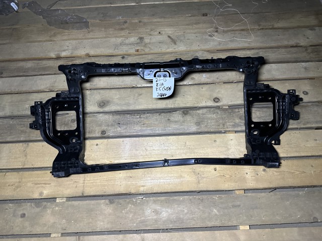 Рамка радиатора 64101L3000 Hyundai/Kia