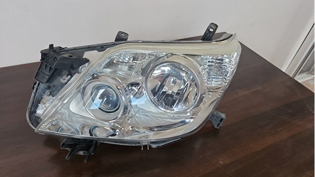 8117060L70 Toyota Фара