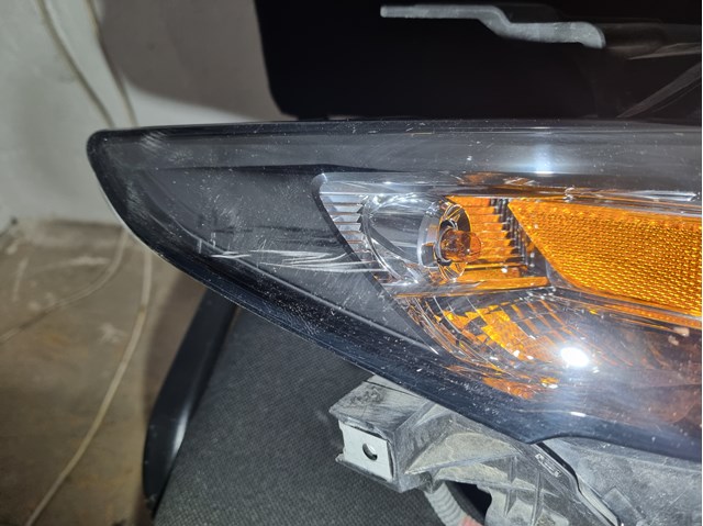 Правая фара BCJH51030K Mazda