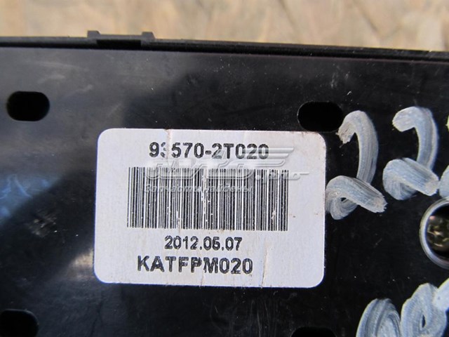  935702T020 Hyundai/Kia