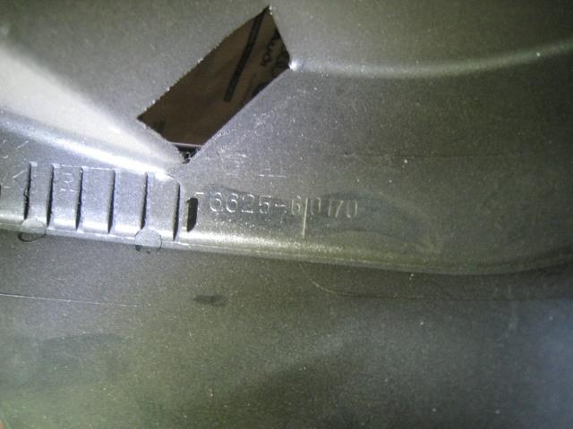 Protetor de lama traseiro direito para Toyota Land Cruiser (J12)