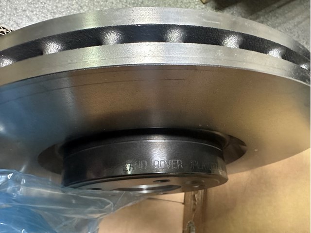 LR161893 Land Rover Диск тормозной передний
