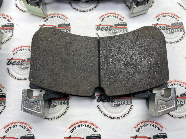 Передние тормозные колодки LR157174 Land Rover