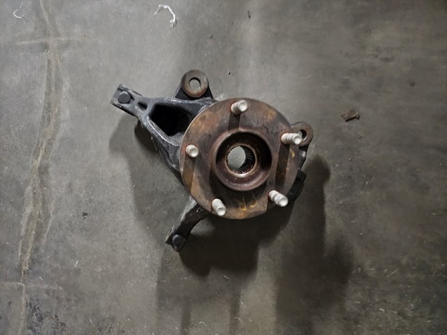 Цапфа (поворотный кулак) передний правый Mazda TN3933021A цена, от 126.52 USD