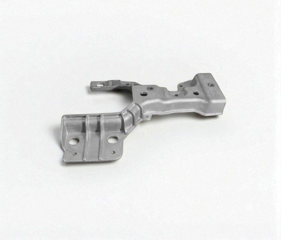 LR143160 Land Rover Кронштейн бампера переднего