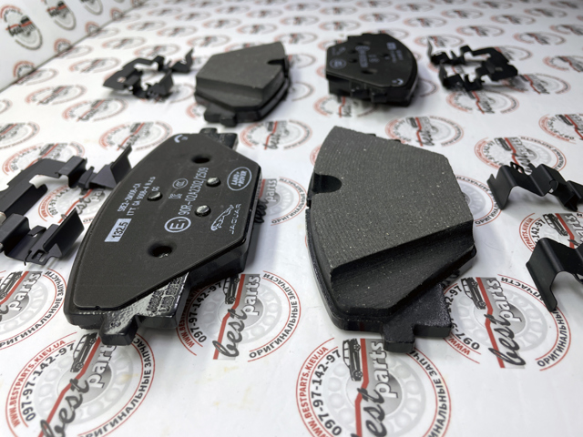 Задние тормозные колодки LR156904 Land Rover