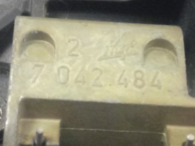  7042484 Land Rover
