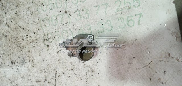 Фланец системы охлаждения (тройник) на Audi 90 81, 85, B2