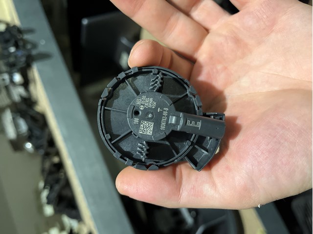 Купить 103676200B Tesla Датчик подушки безопасности