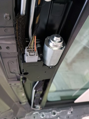 Мотор привода люка Land Rover LR128434 цена, от 178.05 USD