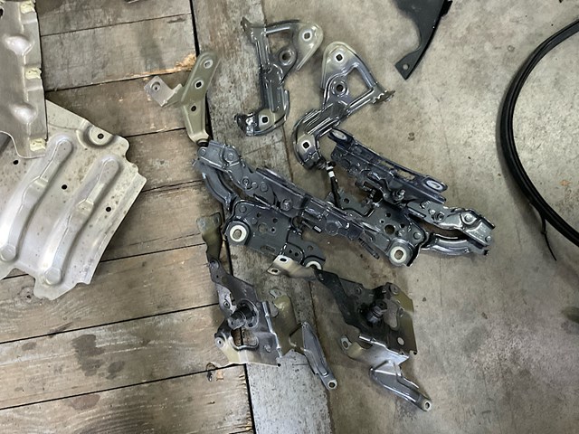 Soporte para guardabarros delantero, derecho superior 41008494436 BMW