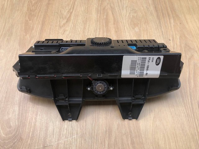 Приборная доска (щиток приборов) Land Rover LR069051 цена, от 215.44 USD