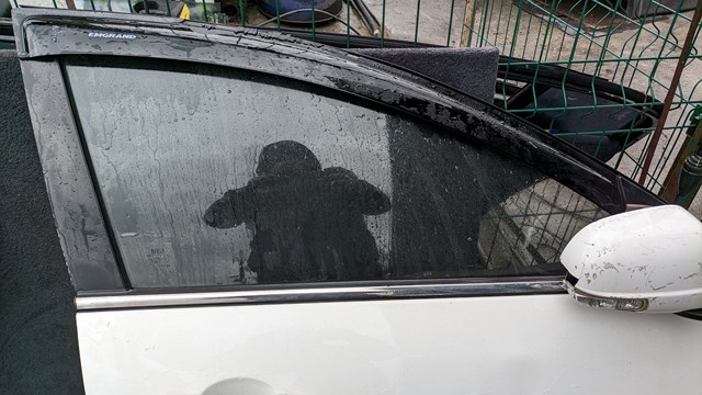 1068002063 Geely Стекло передней двери, правой