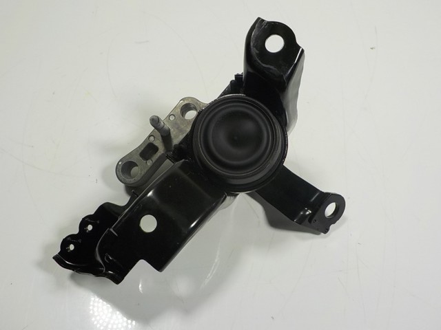 Правая подушка двигателя 12305K0050 Toyota