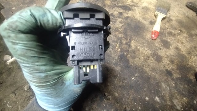  Botão de ativação do sinal de emergência Nissan X-Trail SUV (T30) (2001 - 2007) 