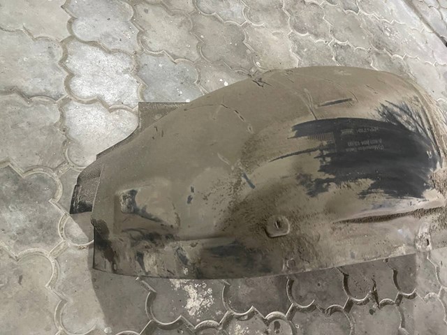 Подкрылок передний правый 4638842800 Mercedes