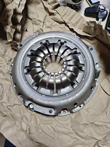 Лепестковая корзина сцепления Renault (RVI) 302101221R цена, от 21.84 USD