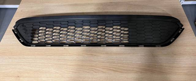 Решетка бампера переднего центральная Signeda PFD99406GA цена, от 28.12 USD