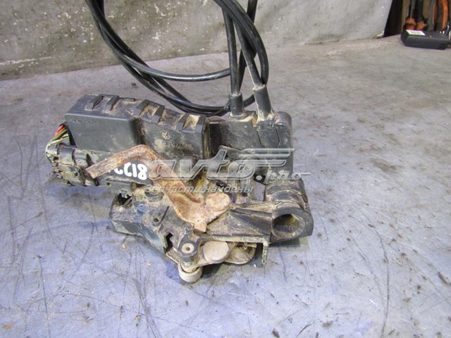 Замок задней левой двери Mercedes 1637300935