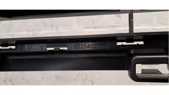 Решетка переднего бампера, нижняя Renault (RVI) 622540275R