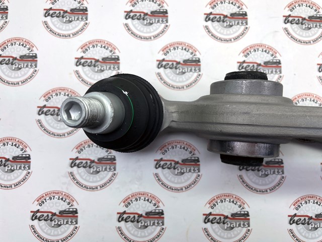 Передний нижний рычаг Land Rover LR175797