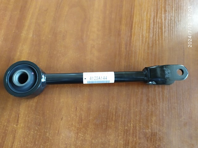 4125A144 Mitsubishi Продольный рычаг задней подвески, нижний