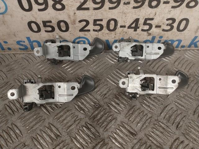 Manecilla de puerta, equipamiento habitáculo, delantera derecha MR732142 MITSUBISHI