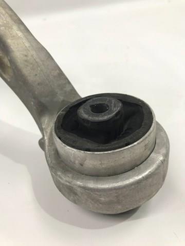 8W0407695A VAG Рычаг передней подвески нижний левый