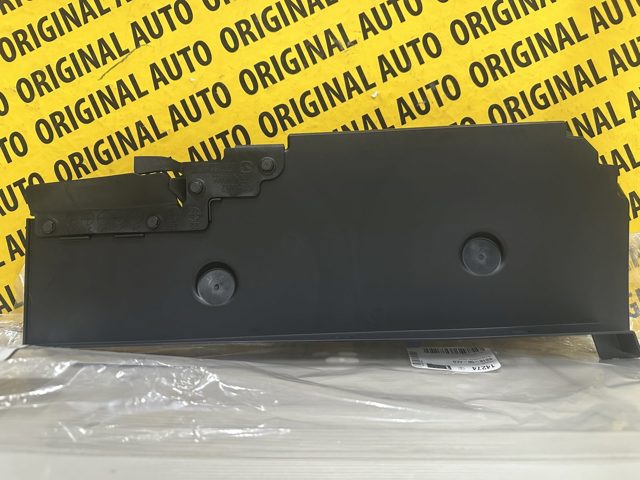 Правый дефлектор радиатора K61650AE0 Mazda