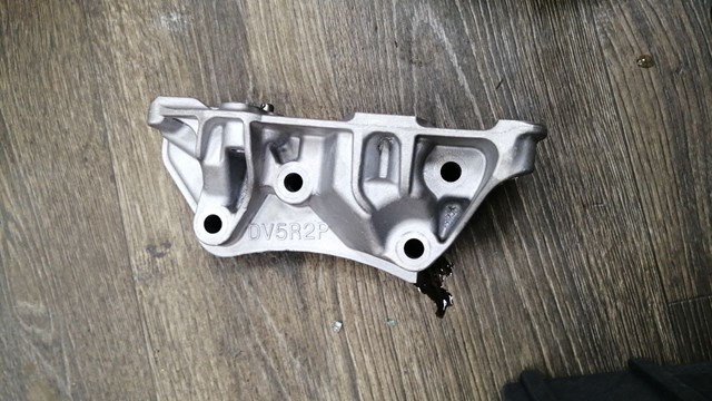 9810967480 Peugeot/Citroen Кронштейн подушки (опоры) двигателя правой