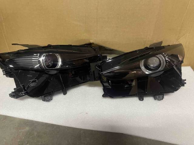 Правая фара DFR751030 Mazda