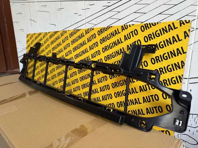 DFR5501T0A Mazda Центральная решетка переднего бампера