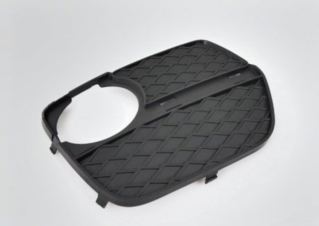 Купить 51117312606 BMW Заглушка (решетка) противотуманных фар бампера переднего правая