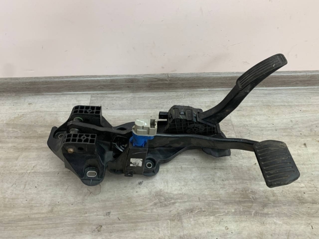 FG9C9F856AB Ford 