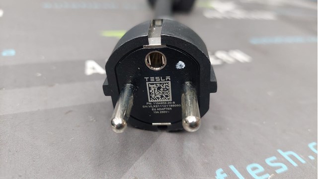 Кабель для зарядки электромобиля 147906800C Tesla