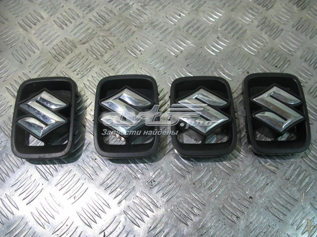 Эмблема решетки радиатора 7211181A005PK Suzuki