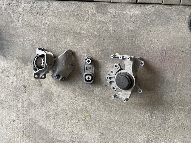 Купить 112106RA0A Nissan/Infiniti Правая опора двигателя