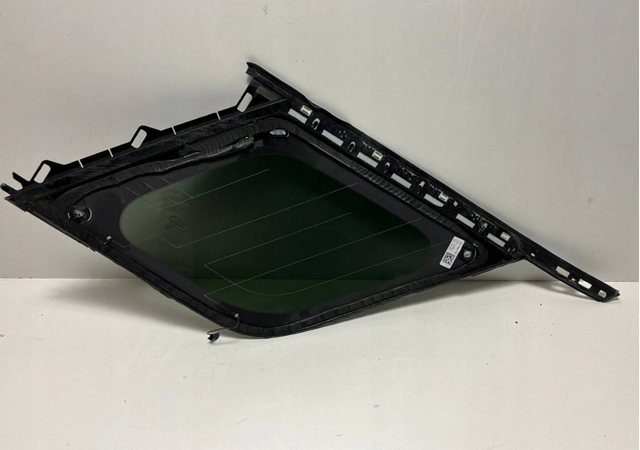 Купить LR078383 Land Rover Стекло кузова (багажного отсека) левое