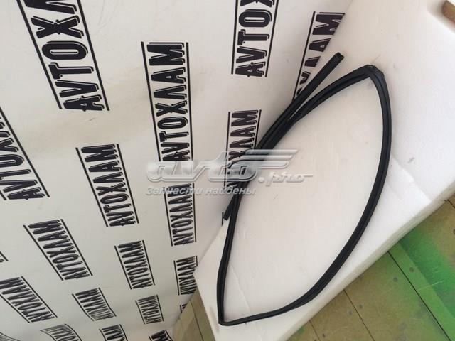 Guía de vidrio para el marco de la puerta delantera derecha 6814160080 TOYOTA