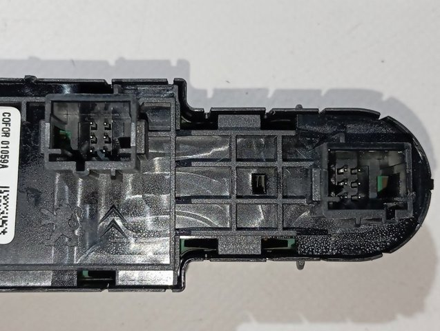 Кнопки переднего левого стеклоподъемника Peugeot/Citroen 98248411ZD