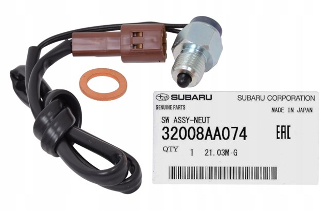 Датчик включения фонарей заднего хода Subaru 32008AA074