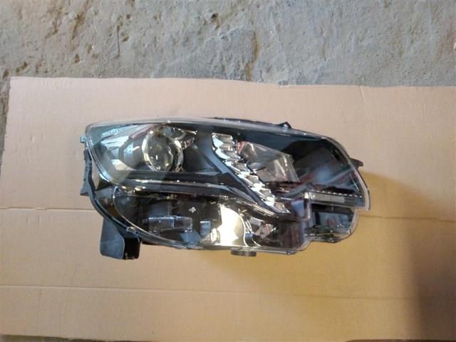 Правая фара 9816827180 Peugeot/Citroen