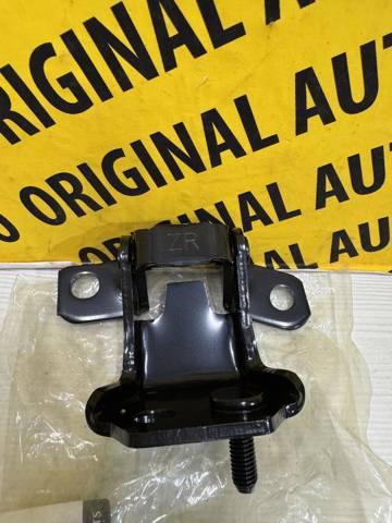 KB7W72210 Mazda Завеса двери задней правой