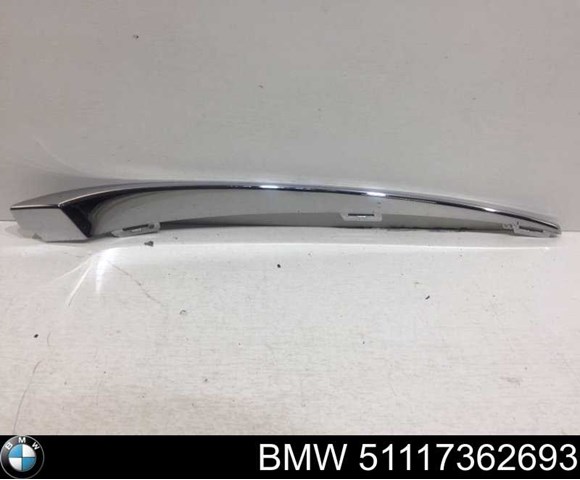 Moldura de rejilla parachoques delantero izquierda 51117362693 BMW