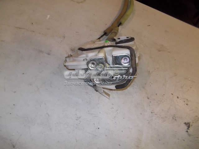  Замок двери задней правой Mazda 3 