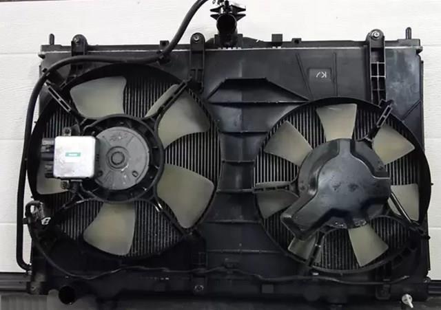 Вентилятор (крыльчатка) радиатора охлаждения левый на Mitsubishi Grandis NAW