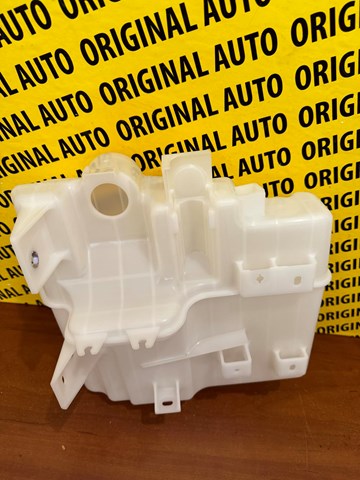 Бачок стеклоомывателя Mazda TK7867481